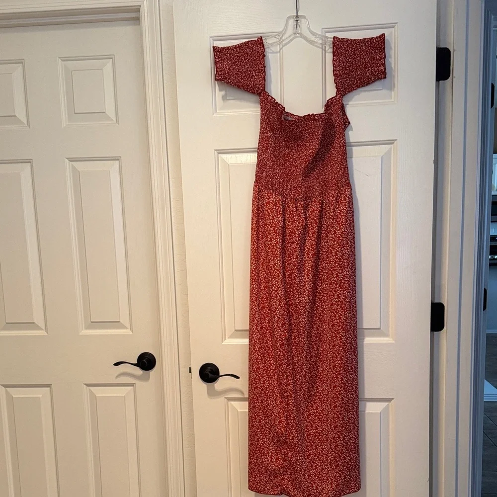 Elegant Red Floral Off-Shoulder Dress - Picture 2 of 2